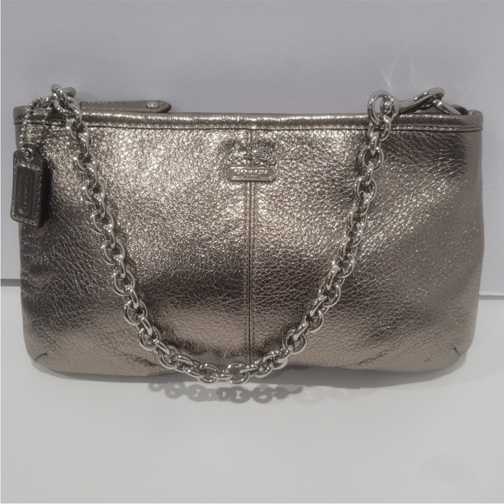 Coach Shimmering Silver
Metallic Chain Link Wristlet/Shoulder Bag